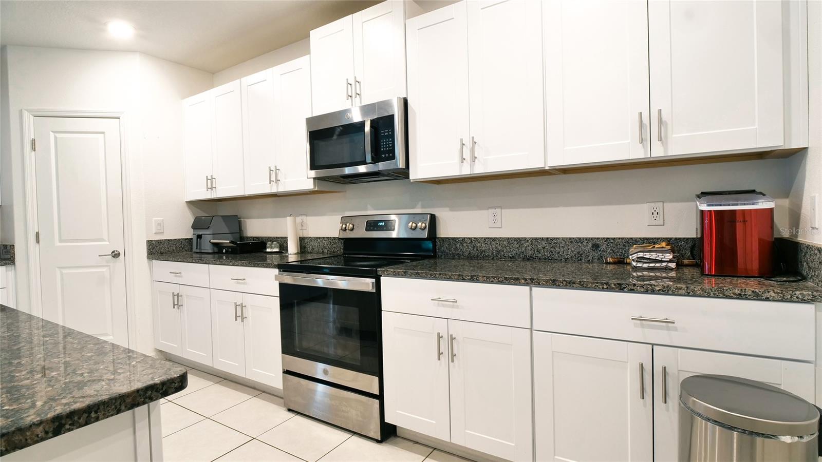 6300 BEVERLY HILLS DR, ZEPHYRHILLS, FL, 33541