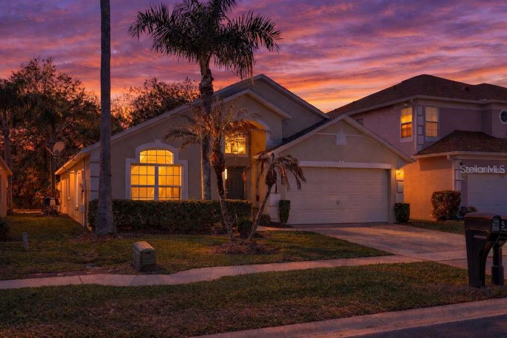 1045 LAKE BERKLEY DR E, KISSIMMEE, FL, 34746