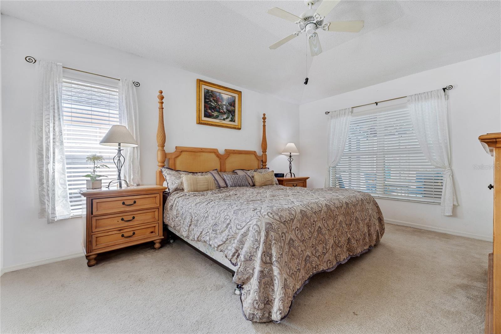 1045 LAKE BERKLEY DR E, KISSIMMEE, FL, 34746