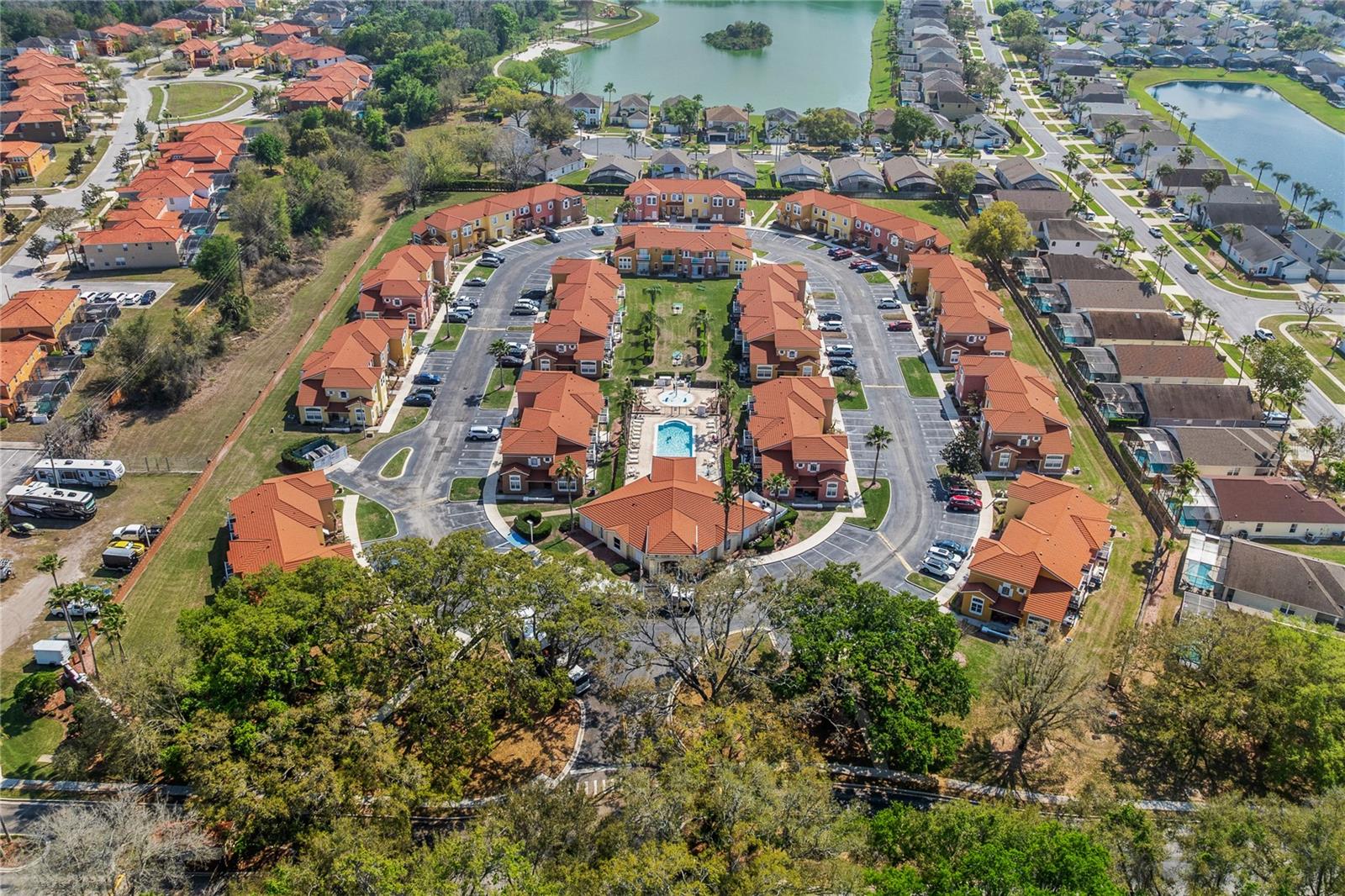 1045 LAKE BERKLEY DR E, KISSIMMEE, FL, 34746