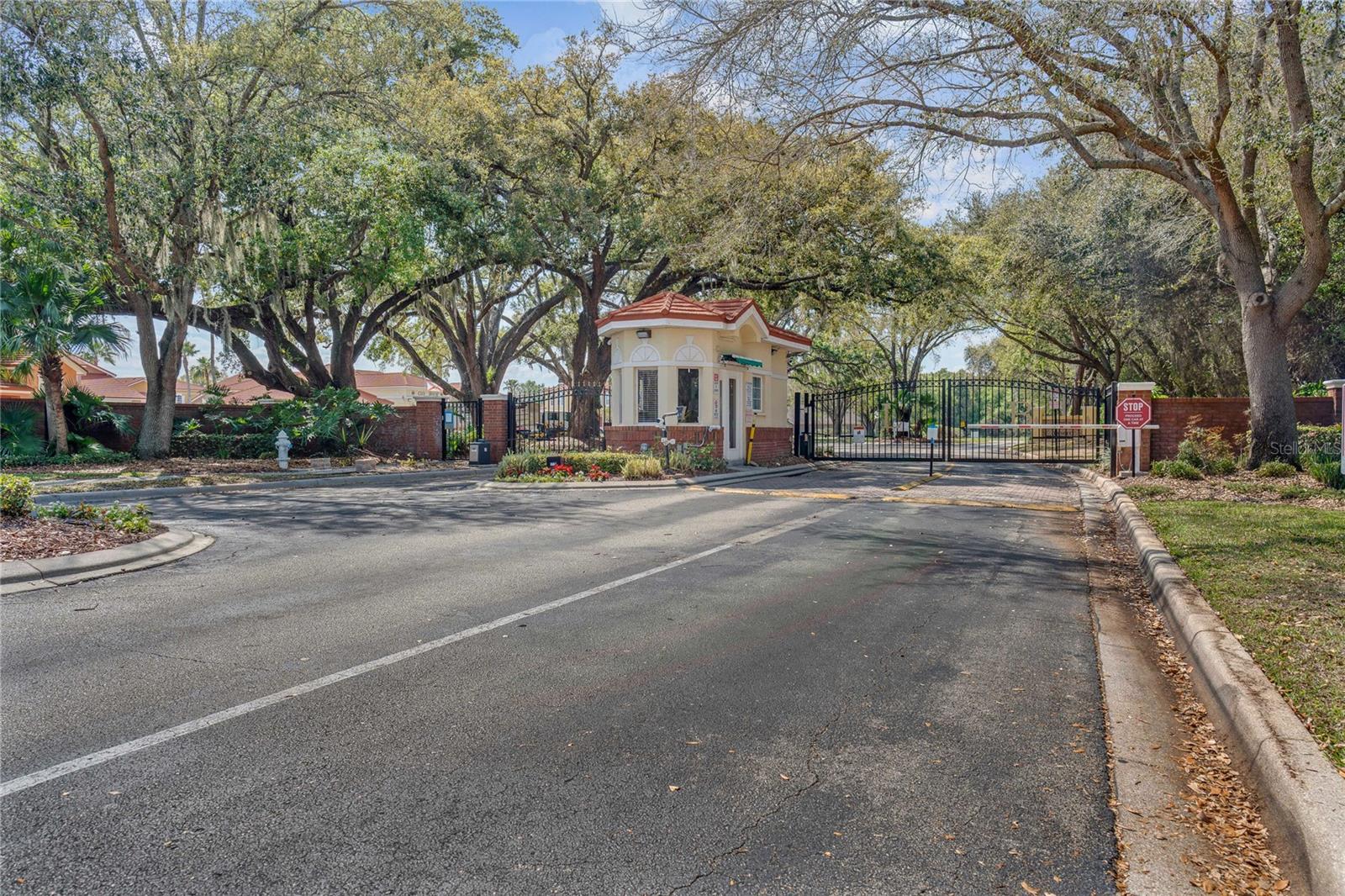 1045 LAKE BERKLEY DR E, KISSIMMEE, FL, 34746