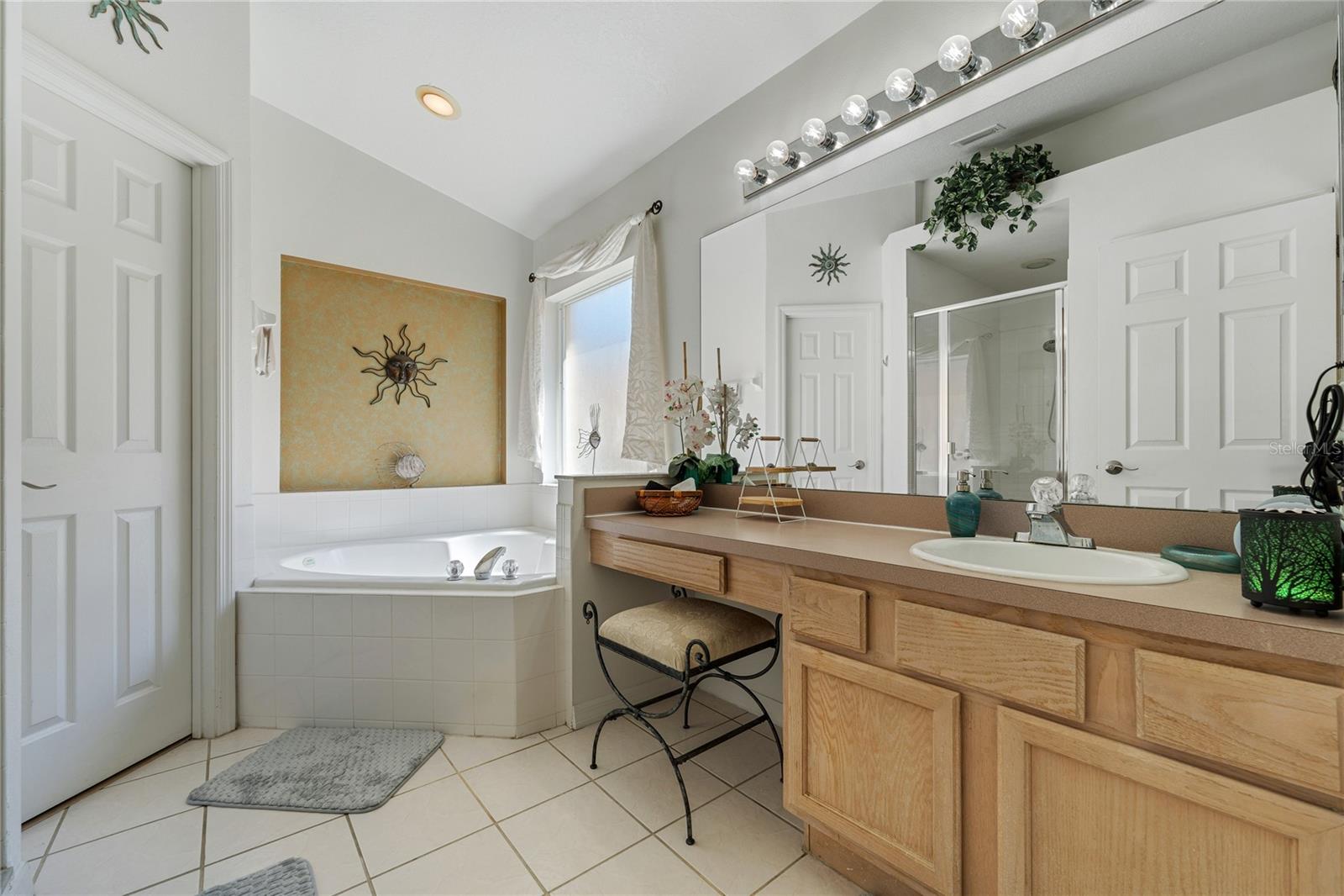 1045 LAKE BERKLEY DR E, KISSIMMEE, FL, 34746