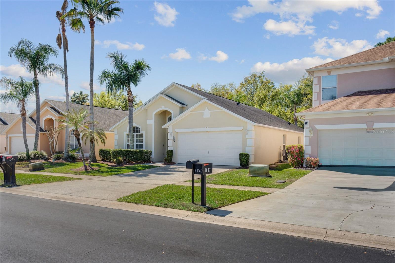 1045 LAKE BERKLEY DR E, KISSIMMEE, FL, 34746