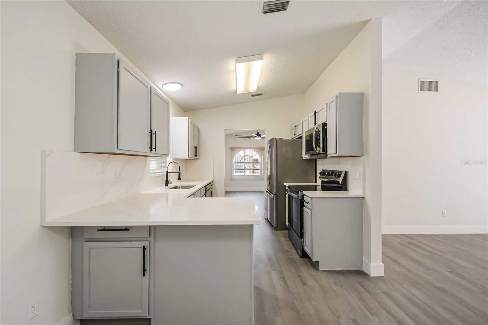 109 N FAULKNER AVE, LEESBURG, FL, 34748