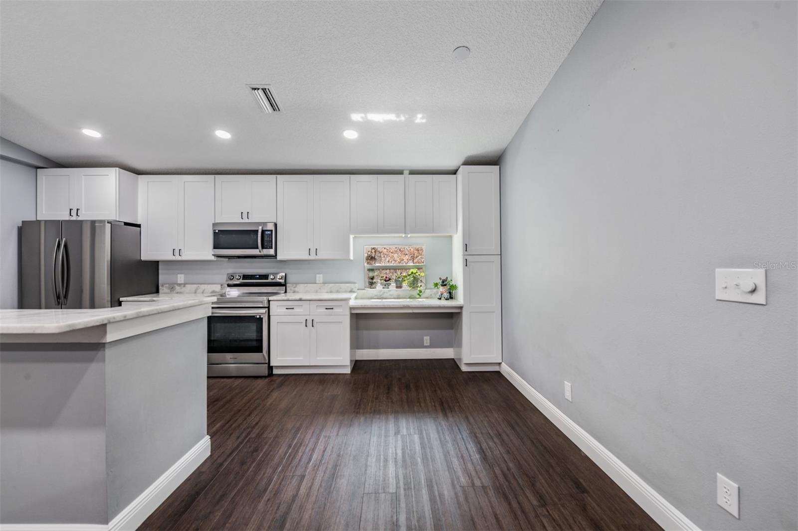 2125 LANIER RD, PLANT CITY, FL, 33565