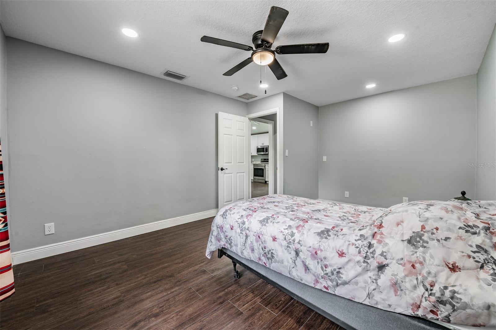 2125 LANIER RD, PLANT CITY, FL, 33565