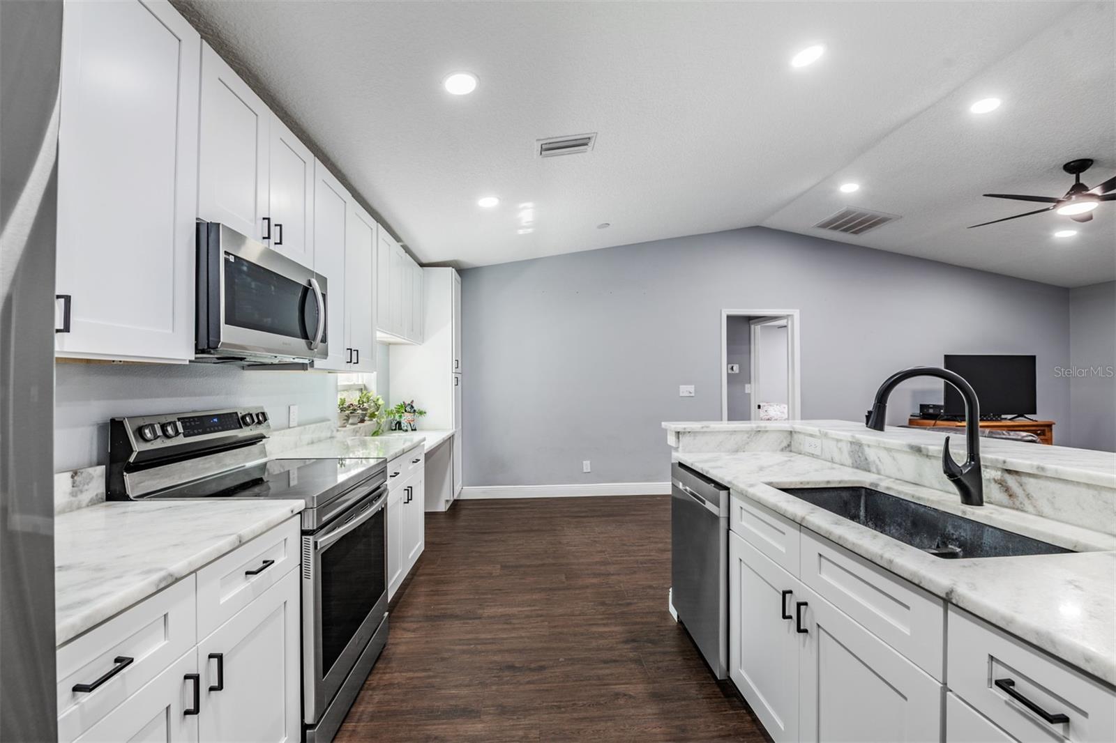 2125 LANIER RD, PLANT CITY, FL, 33565