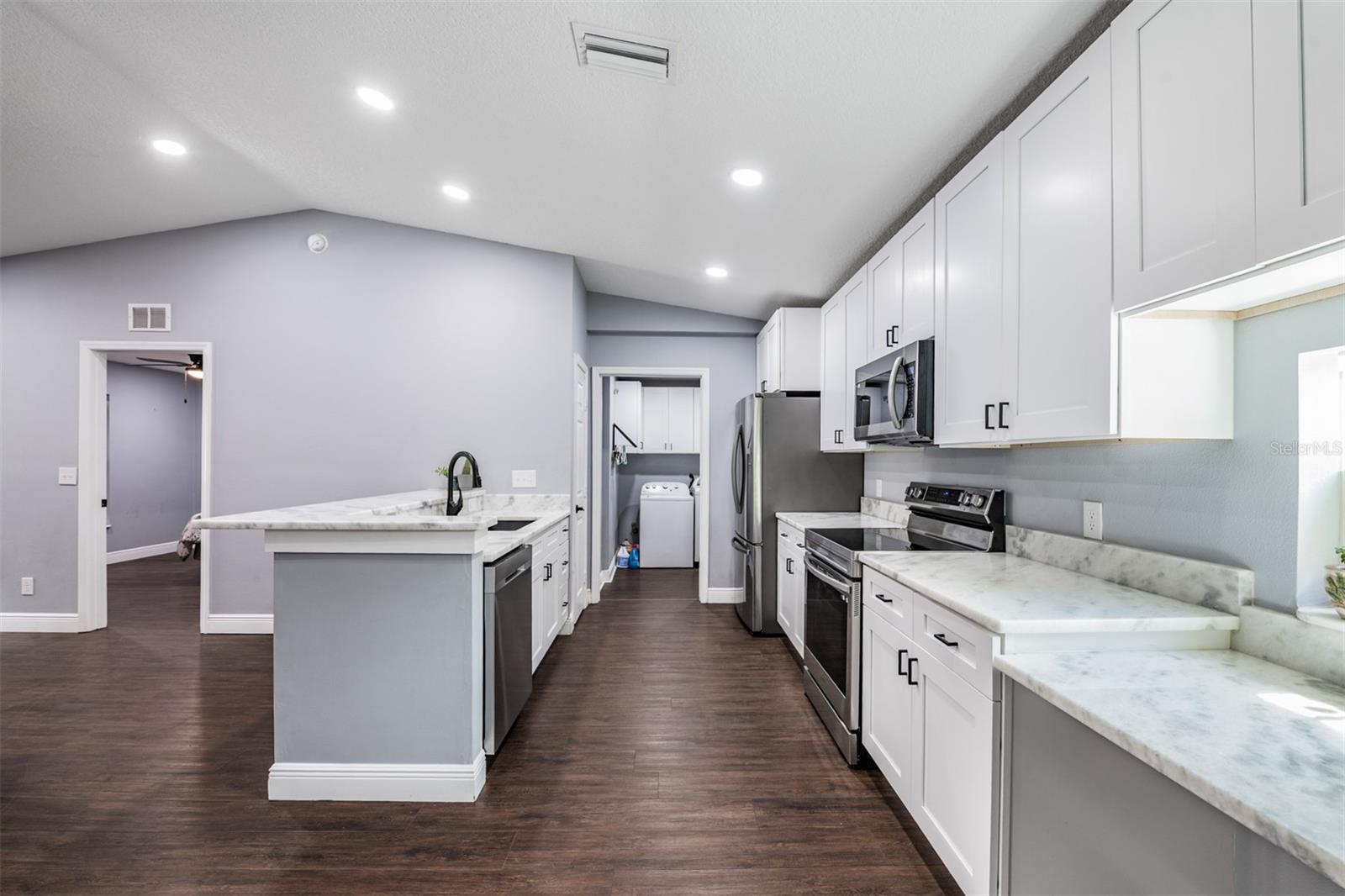 2125 LANIER RD, PLANT CITY, FL, 33565