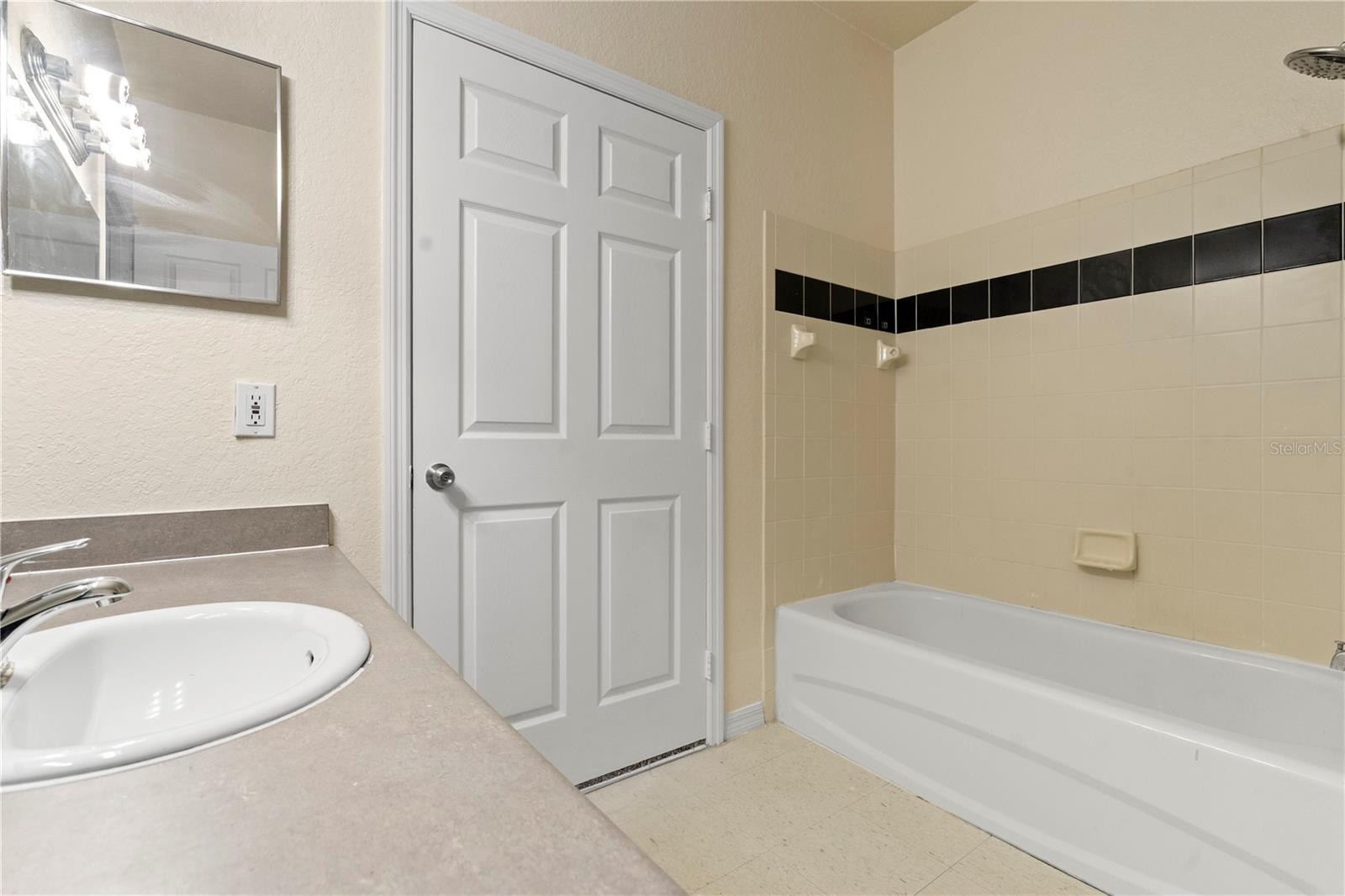 6021 WESTGATE DR #823, ORLANDO, FL, 32835
