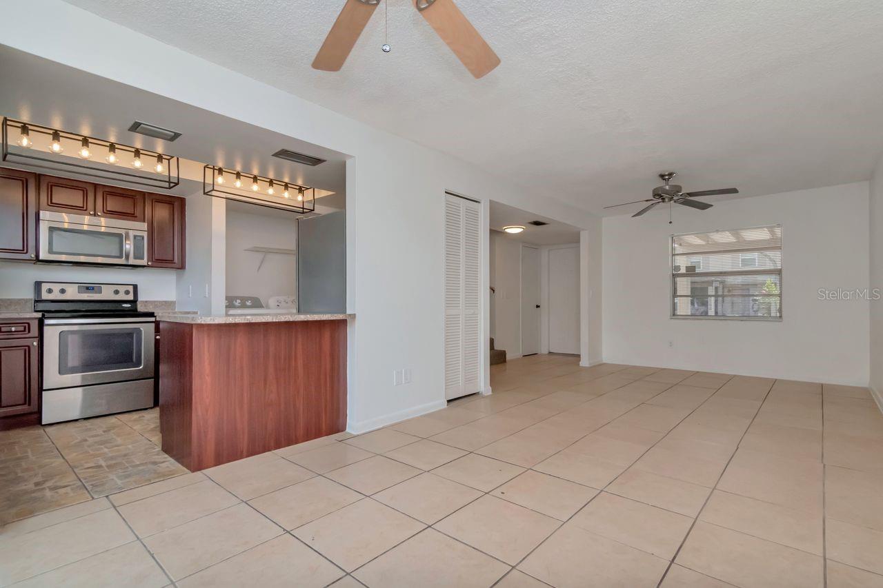 5166 TENNIS COURT CIR #52, TAMPA, FL, 33617