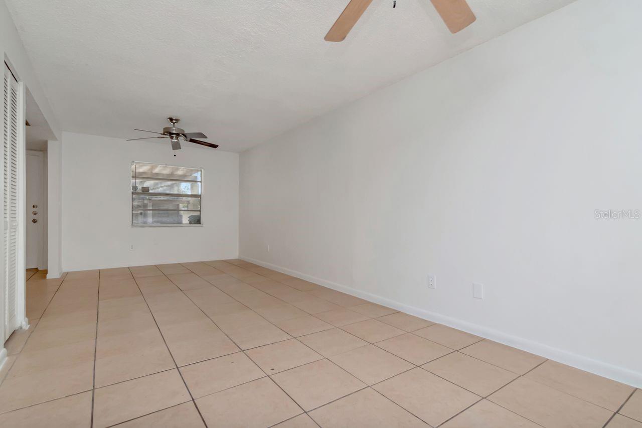 5166 TENNIS COURT CIR #52, TAMPA, FL, 33617