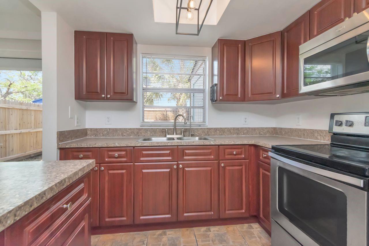 5166 TENNIS COURT CIR #52, TAMPA, FL, 33617