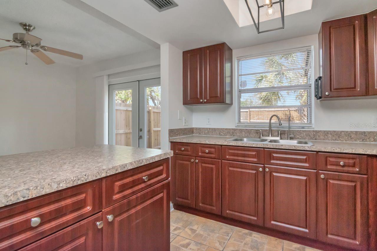 5166 TENNIS COURT CIR #52, TAMPA, FL, 33617