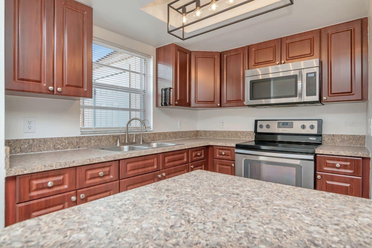 5166 TENNIS COURT CIR #52, TAMPA, FL, 33617