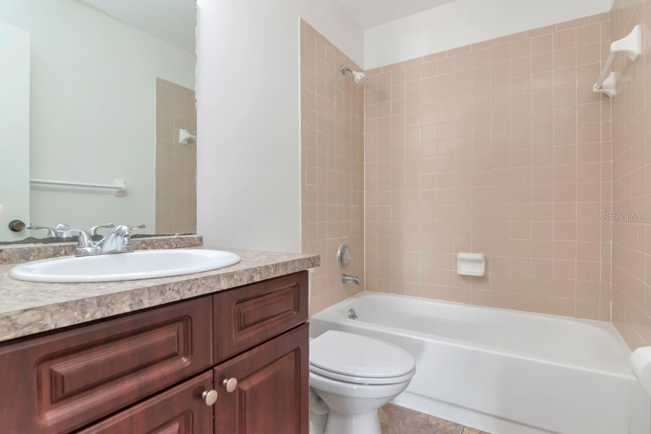 5166 TENNIS COURT CIR #52, TAMPA, FL, 33617