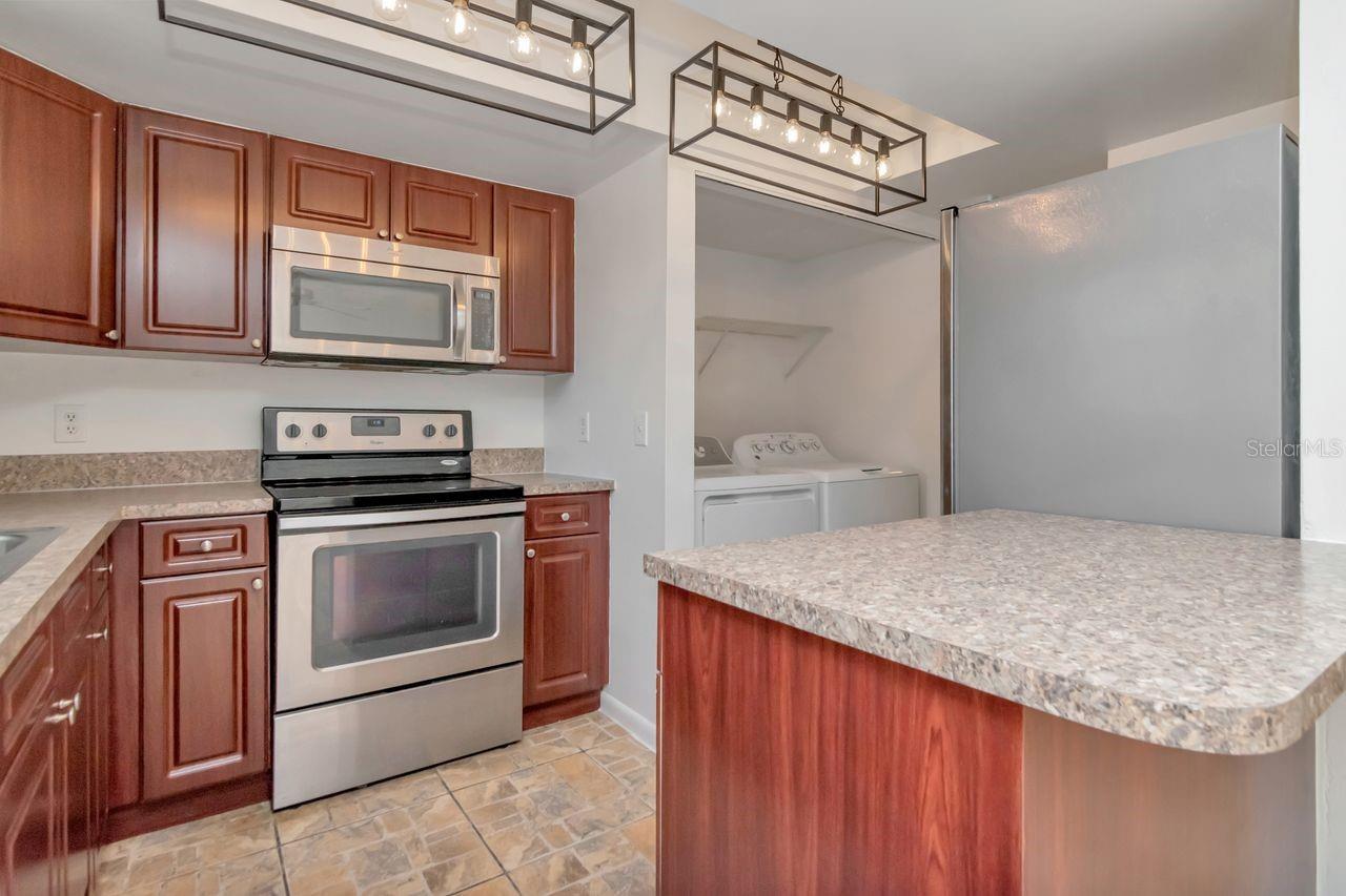 5166 TENNIS COURT CIR #52, TAMPA, FL, 33617