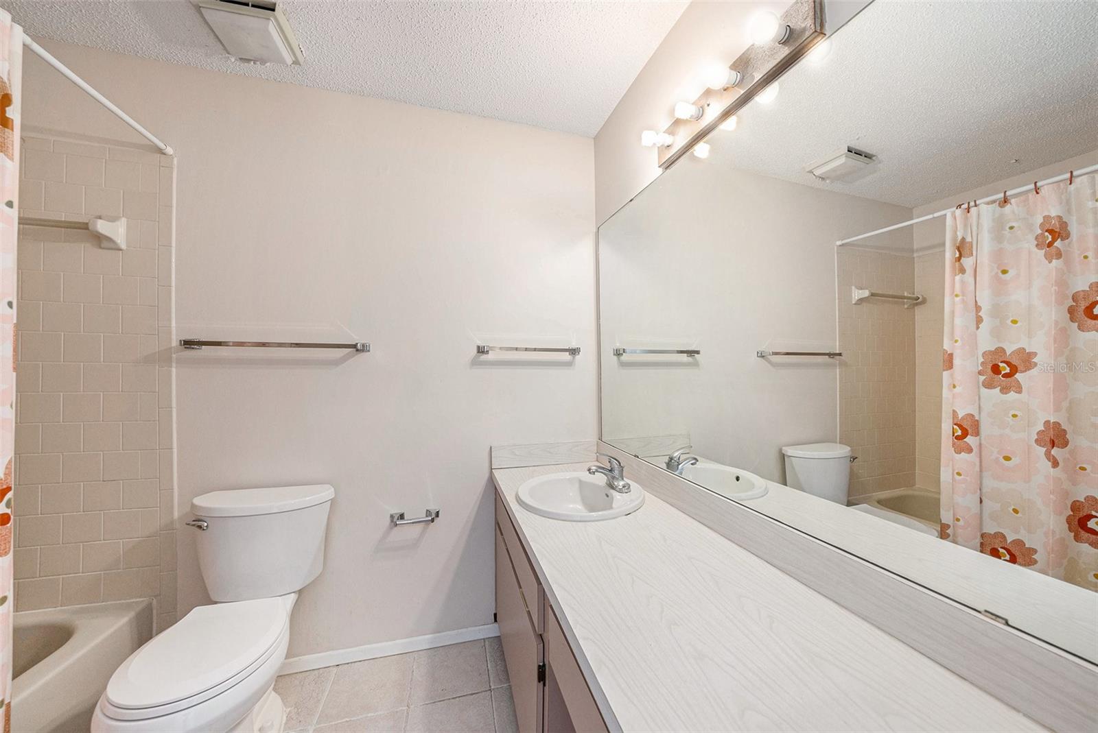 7112 HOLLOWELL DR, TAMPA, FL, 33634