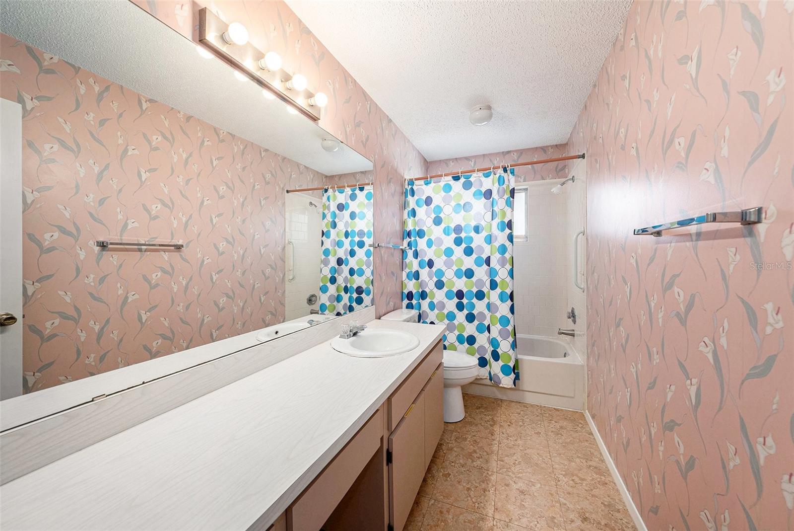 7112 HOLLOWELL DR, TAMPA, FL, 33634