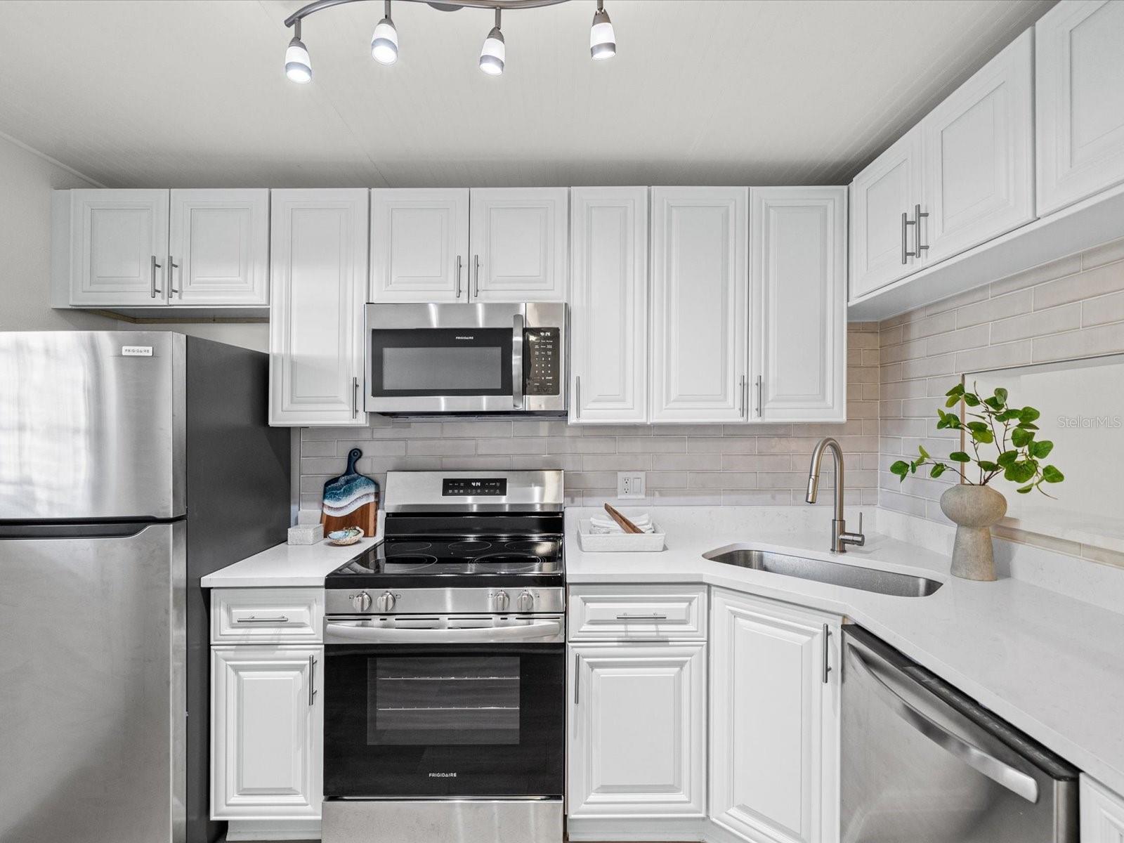19701 GULF BLVD #105, INDIAN SHORES, FL, 33785
