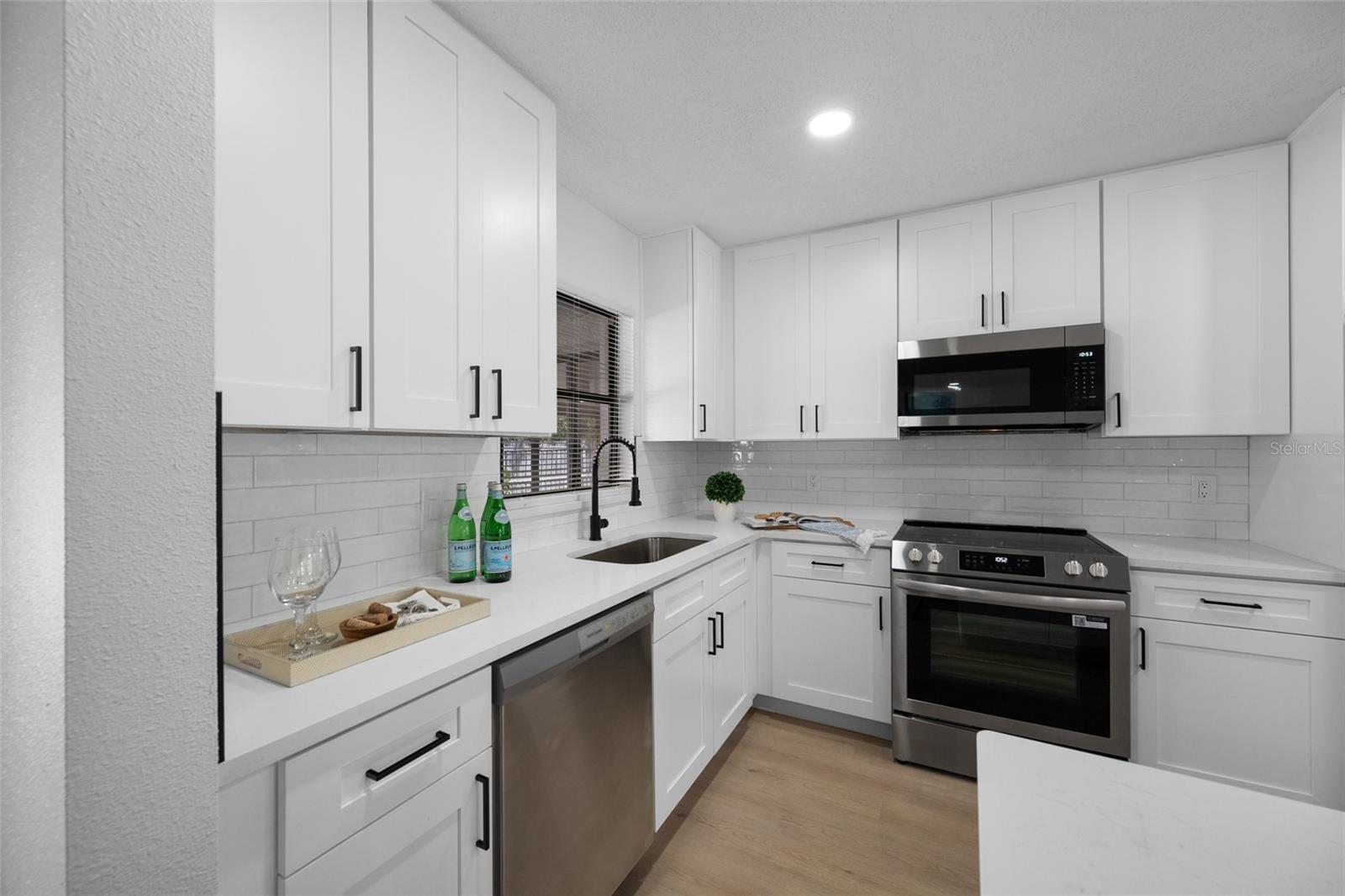 9880 W BAY ST, SEMINOLE, FL, 33776