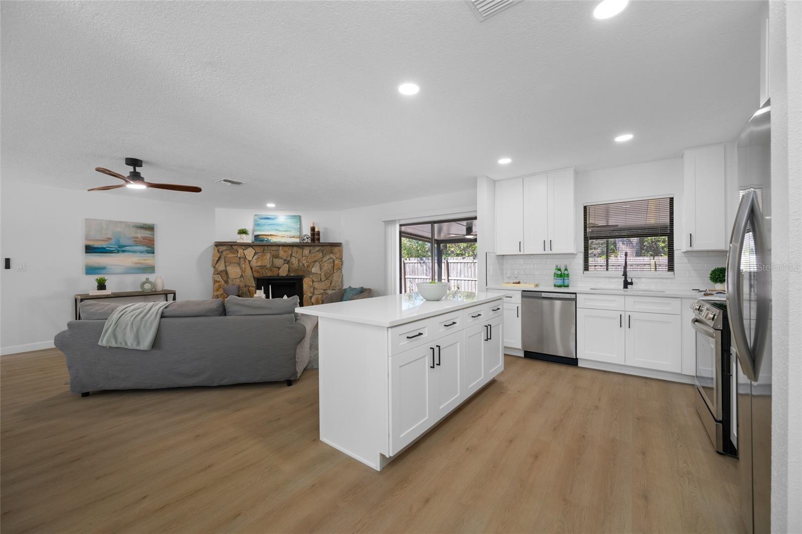 9880 W BAY ST, SEMINOLE, FL, 33776