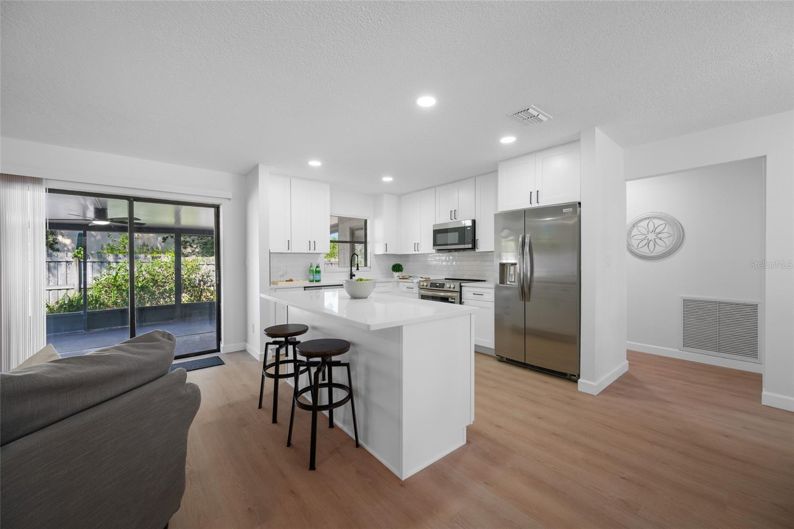 9880 W BAY ST, SEMINOLE, FL, 33776