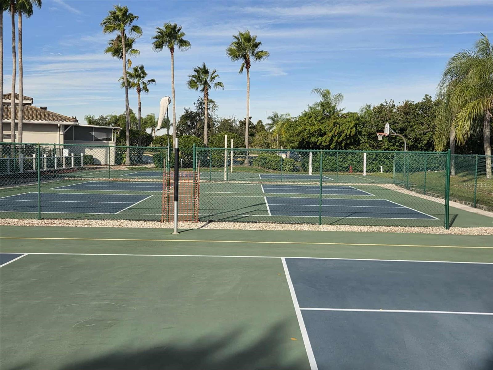 1102 HALTON CT #1102, SUN CITY CENTER, FL, 33573
