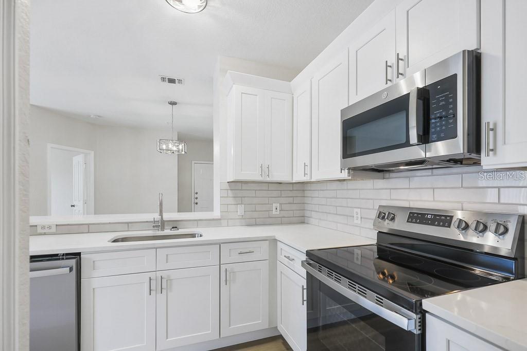 5605 LEGACY CRESCENT PL #204, RIVERVIEW, FL, 33578