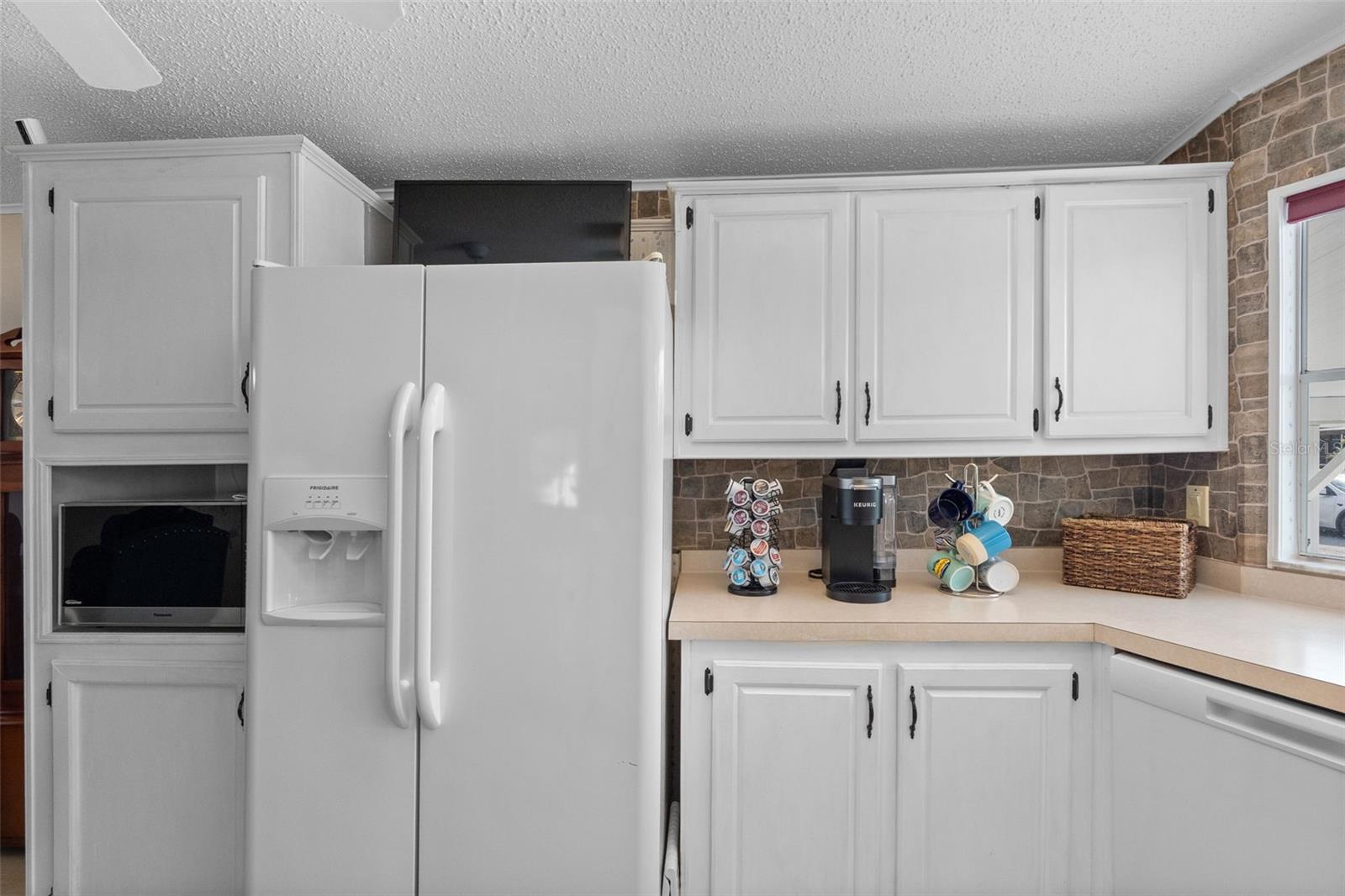 223 DOLPHIN DR N, OLDSMAR, FL, 34677