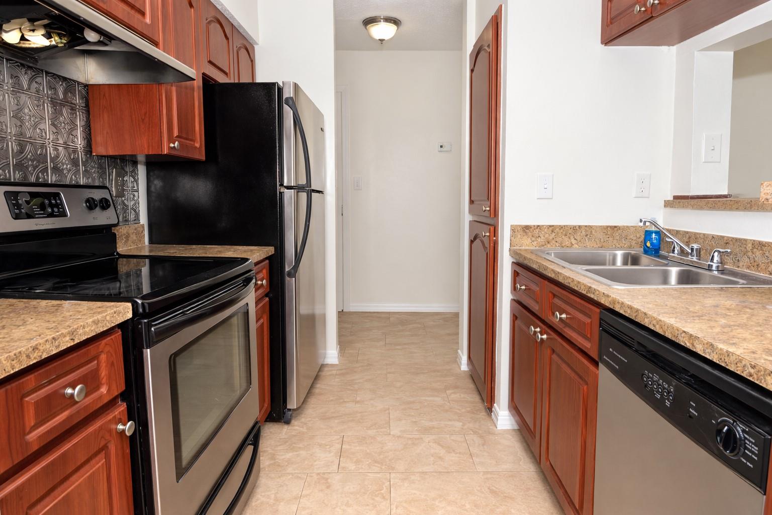 8641 FANCY FINCH DR #201, TAMPA, FL, 33614