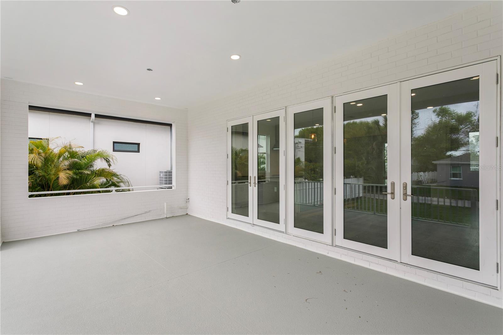 514 38TH AVE NE, ST PETERSBURG, FL, 33704