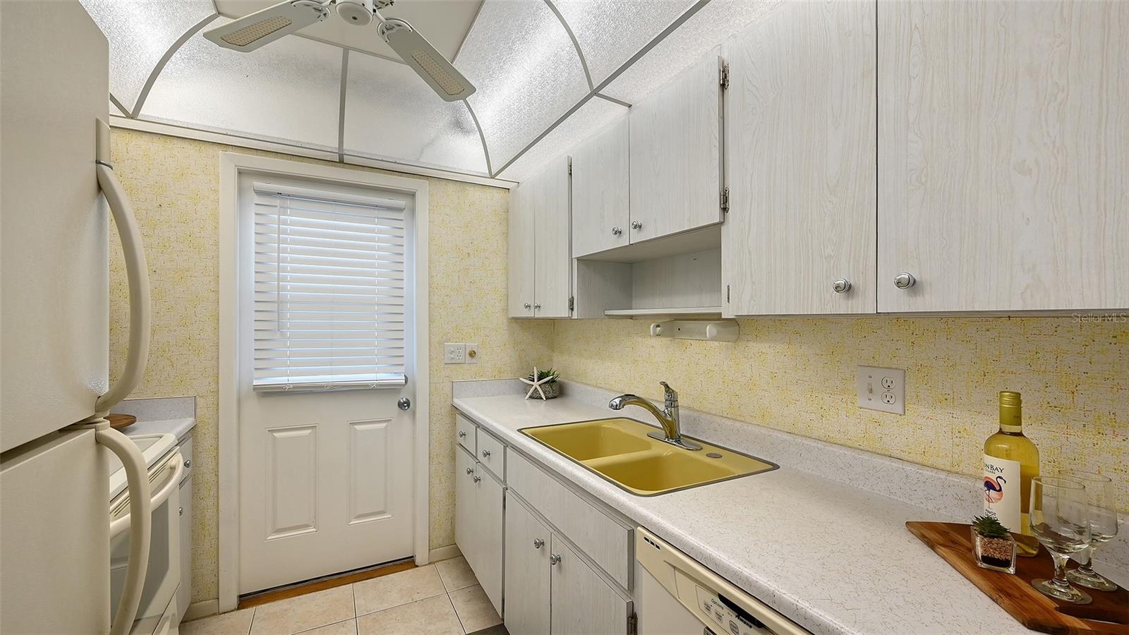 3810 GULF OF MEXICO DR #F206, LONGBOAT KEY, FL, 34228