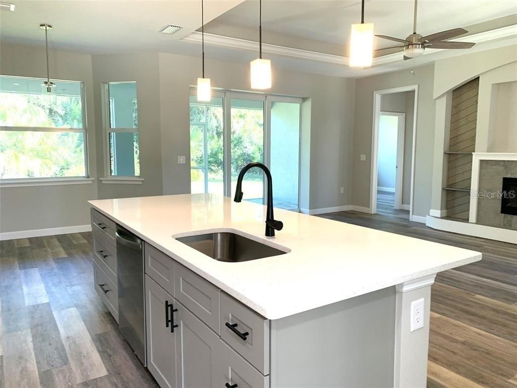 7194 PINEDALE DR, PORT CHARLOTTE, FL, 33981