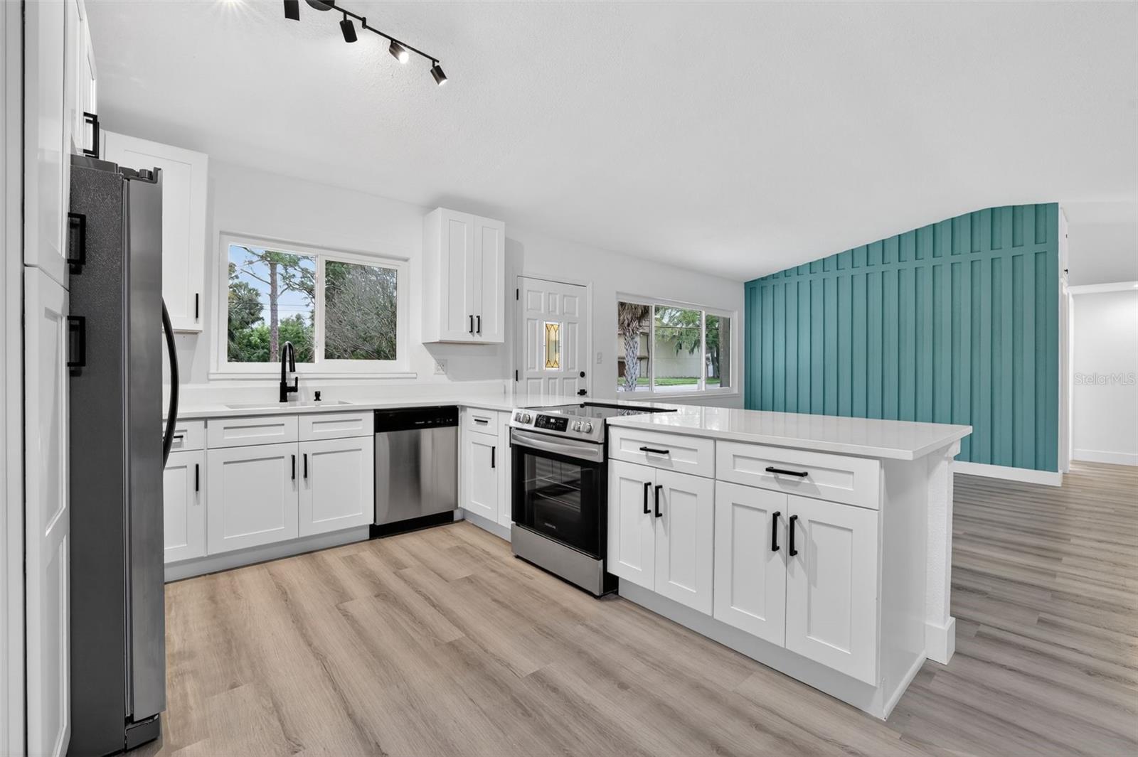 695 SUNSET DR, TARPON SPRINGS, FL, 34689