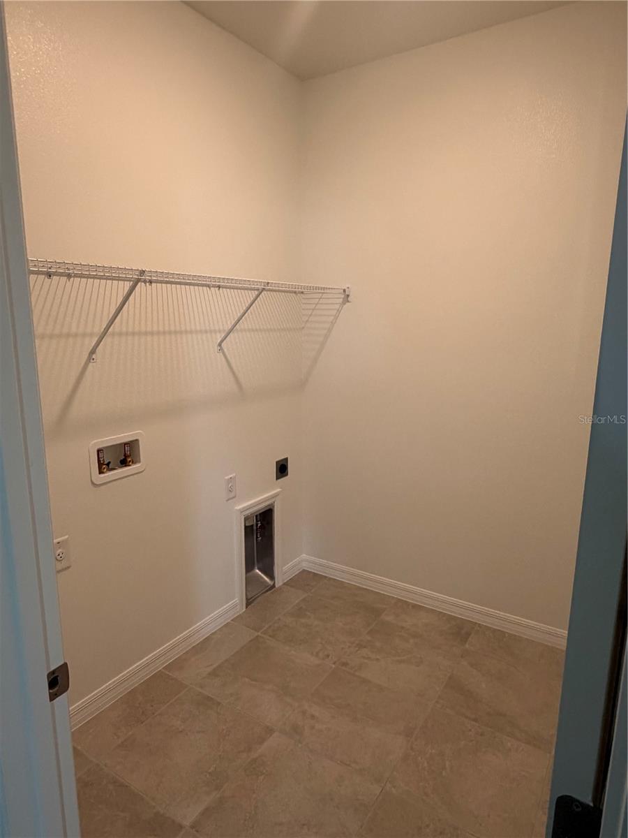 24546 HODGES RESERVE AVE, HOWEY IN THE HILLS, FL, 34737