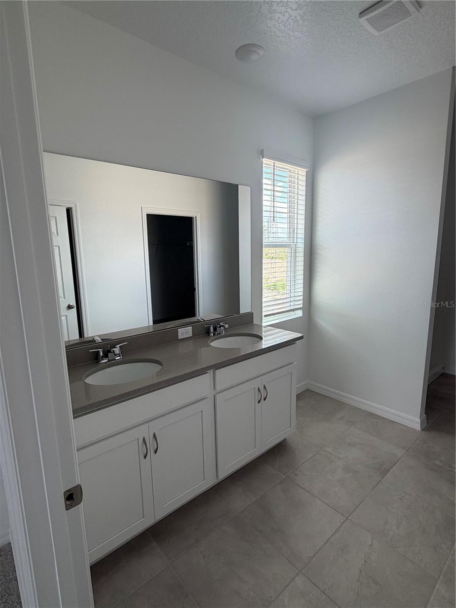 24546 HODGES RESERVE AVE, HOWEY IN THE HILLS, FL, 34737