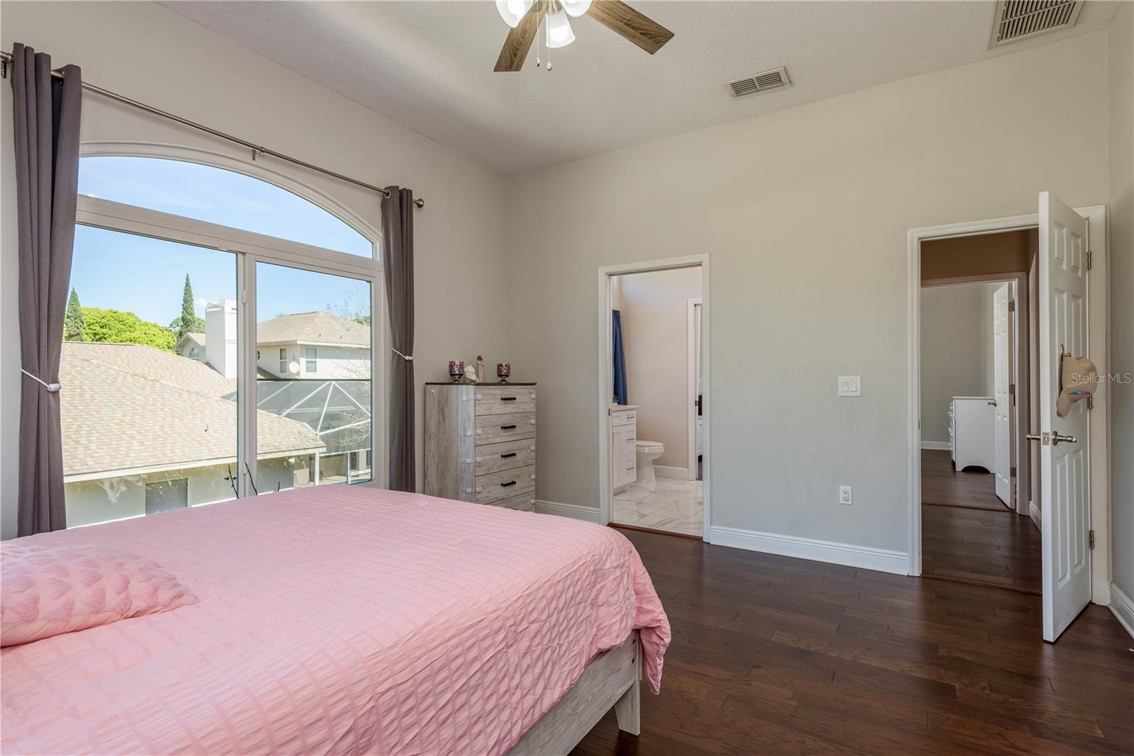 4010 EXECUTIVE DR, PALM HARBOR, FL, 34685