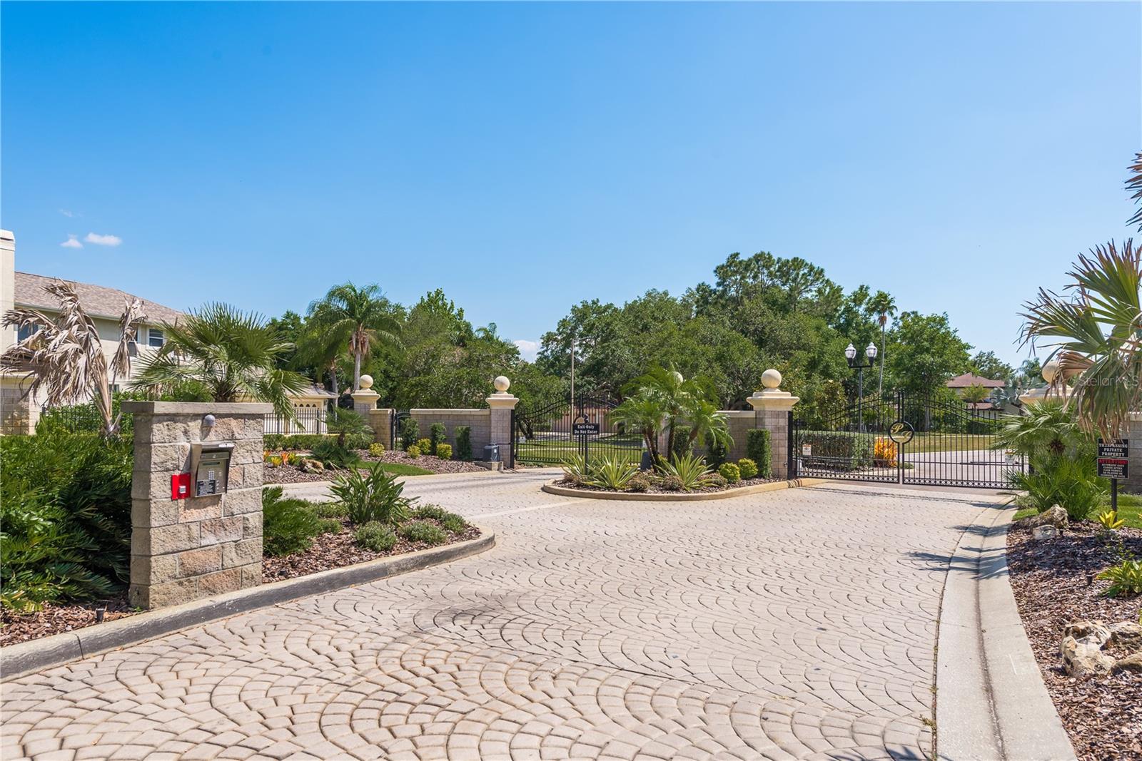 4010 EXECUTIVE DR, PALM HARBOR, FL, 34685