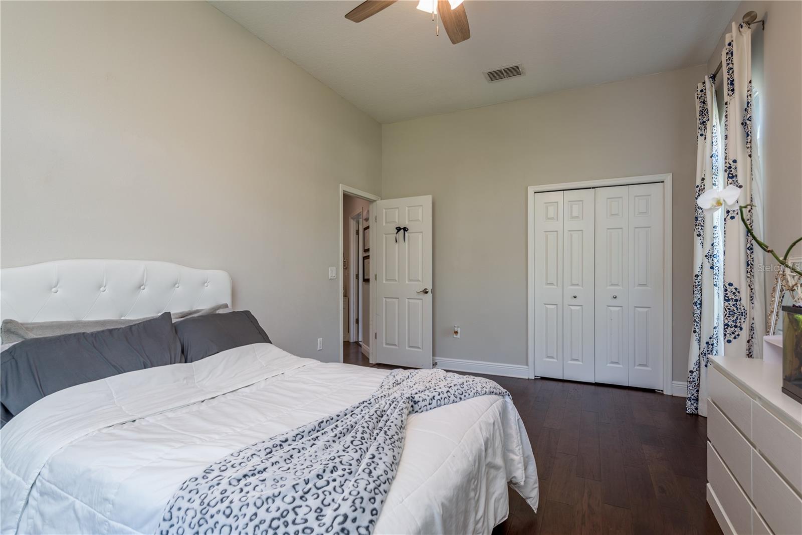 4010 EXECUTIVE DR, PALM HARBOR, FL, 34685