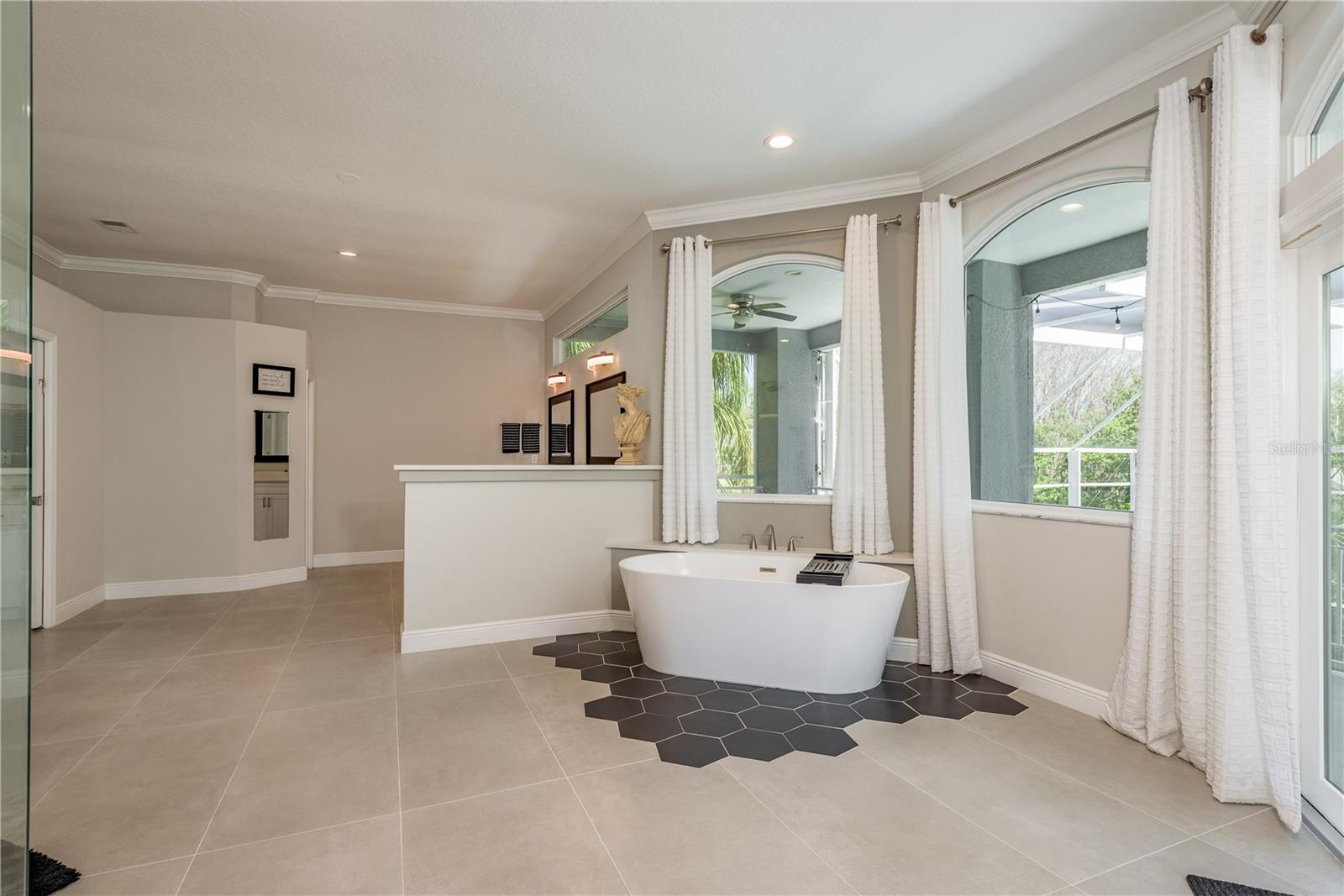 4010 EXECUTIVE DR, PALM HARBOR, FL, 34685