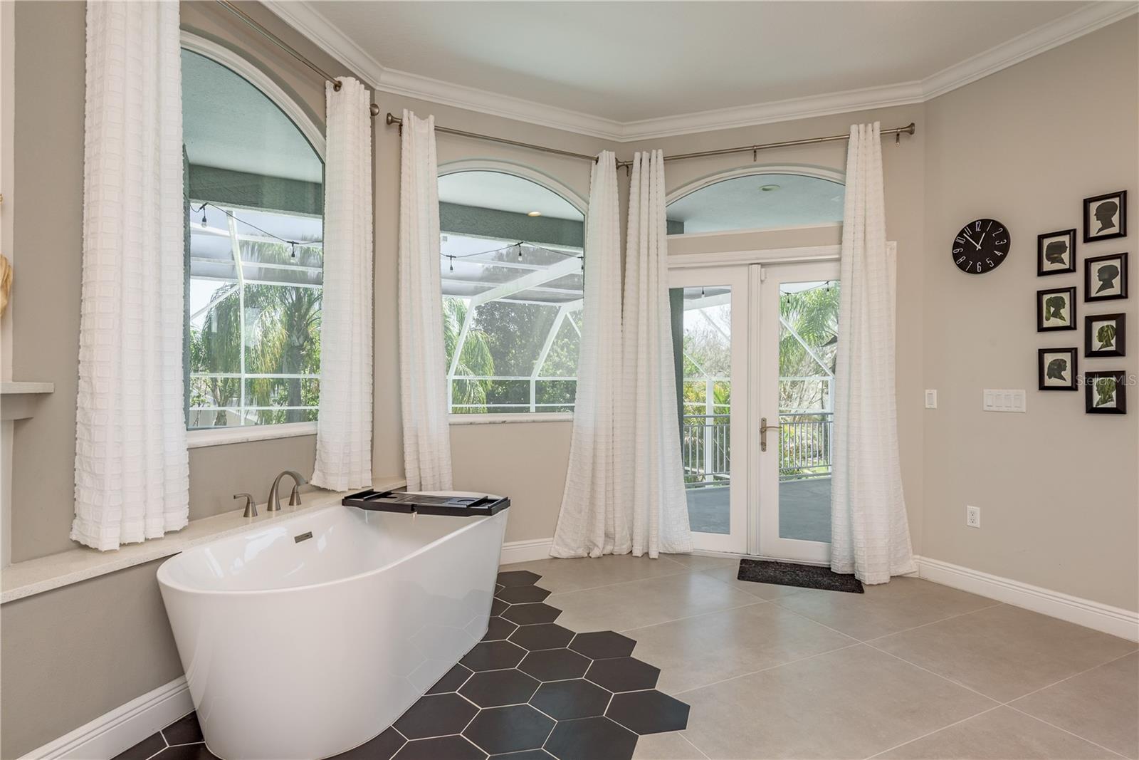 4010 EXECUTIVE DR, PALM HARBOR, FL, 34685