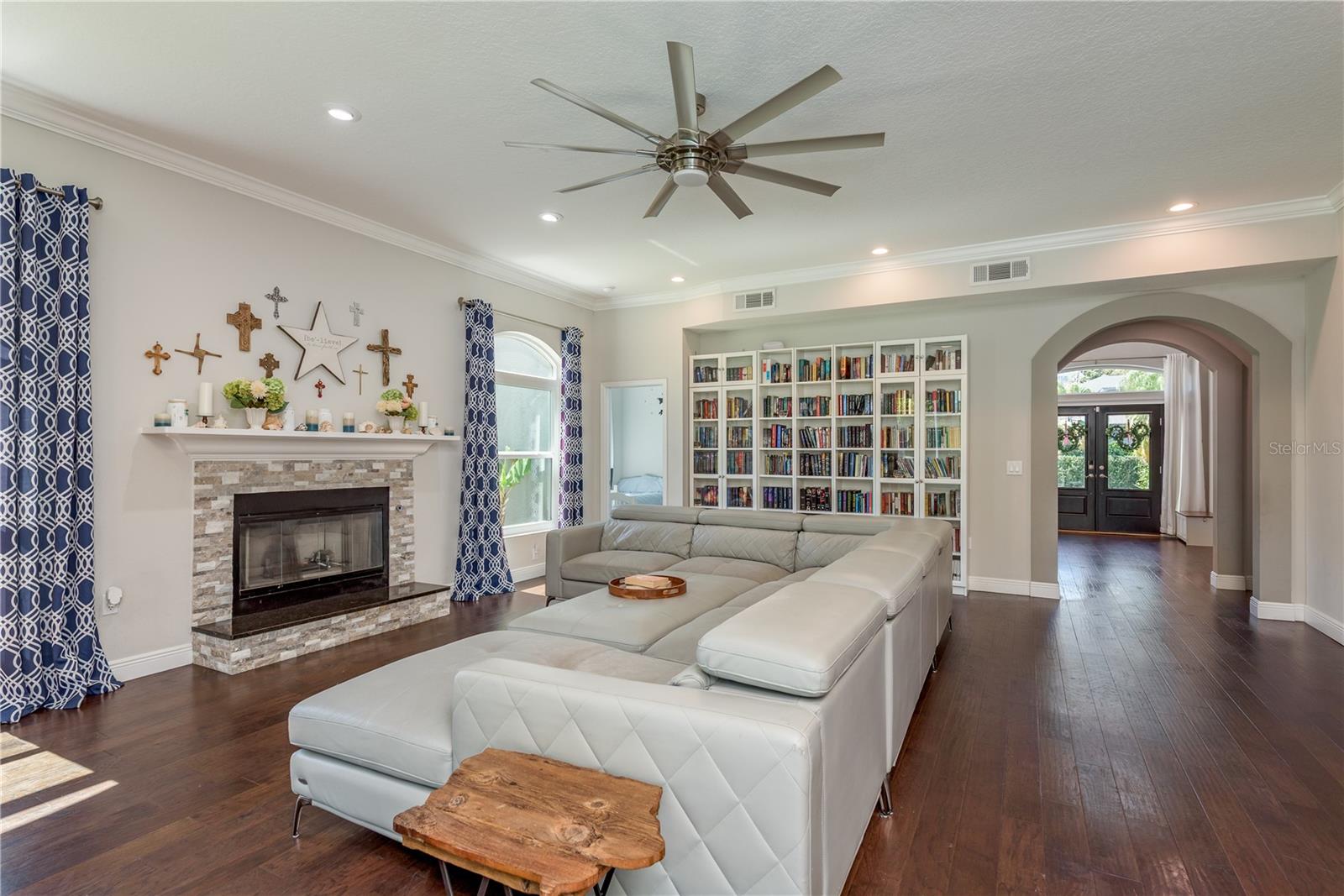 4010 EXECUTIVE DR, PALM HARBOR, FL, 34685