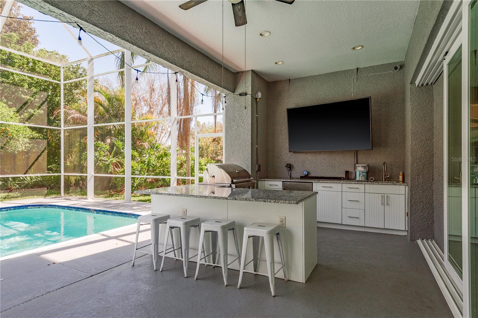 4010 EXECUTIVE DR, PALM HARBOR, FL, 34685