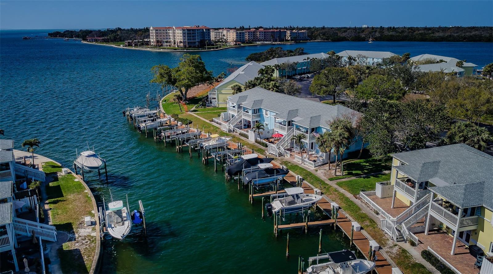5196 BEACH DR SE #B, ST PETERSBURG, FL, 33705