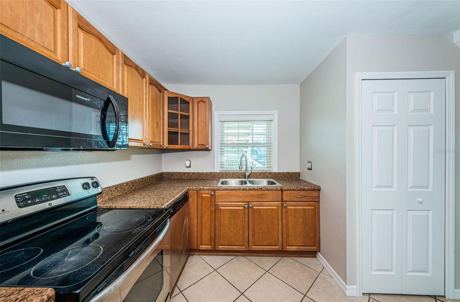 5196 BEACH DR SE #B, ST PETERSBURG, FL, 33705