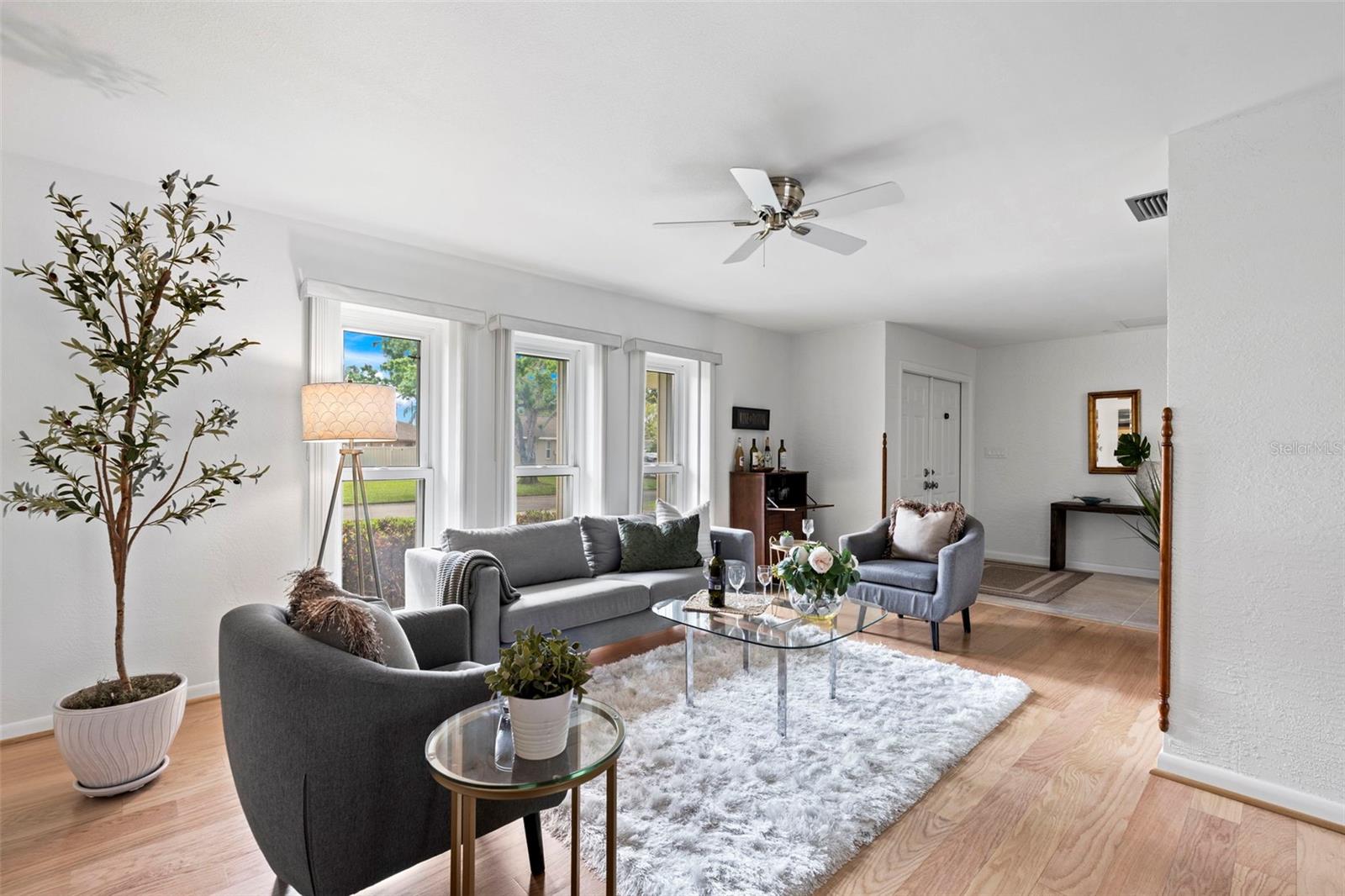 511 RIVIERA BAY DR NE, ST PETERSBURG, FL, 33702