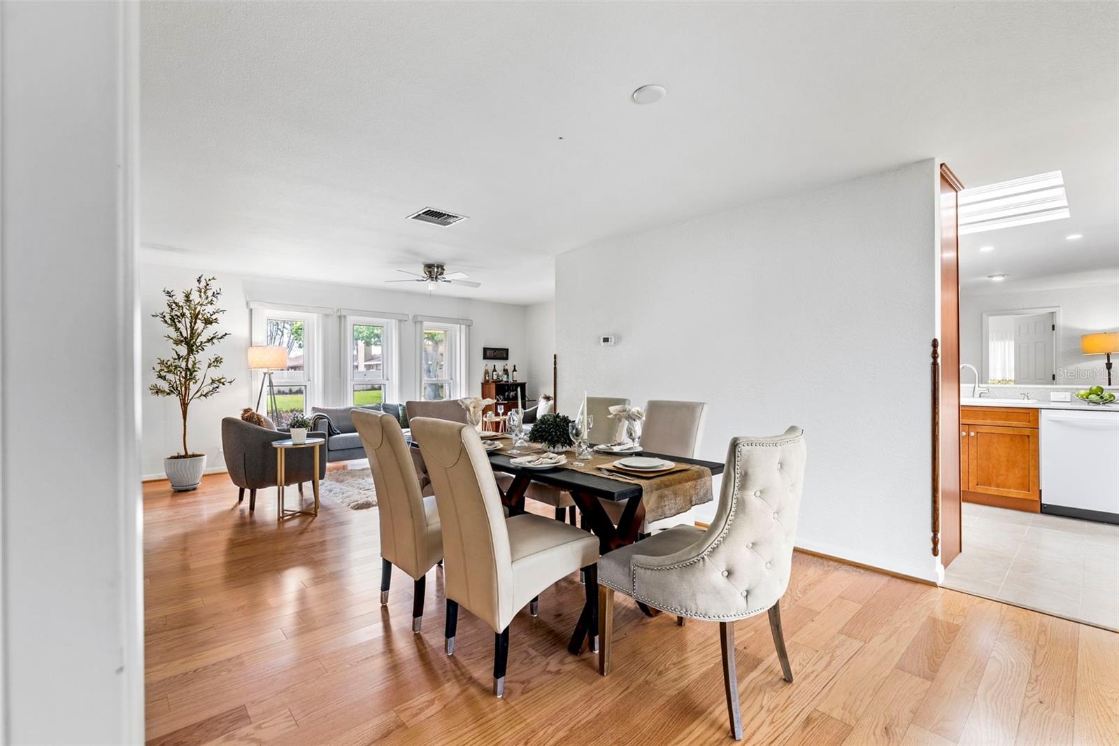 511 RIVIERA BAY DR NE, ST PETERSBURG, FL, 33702