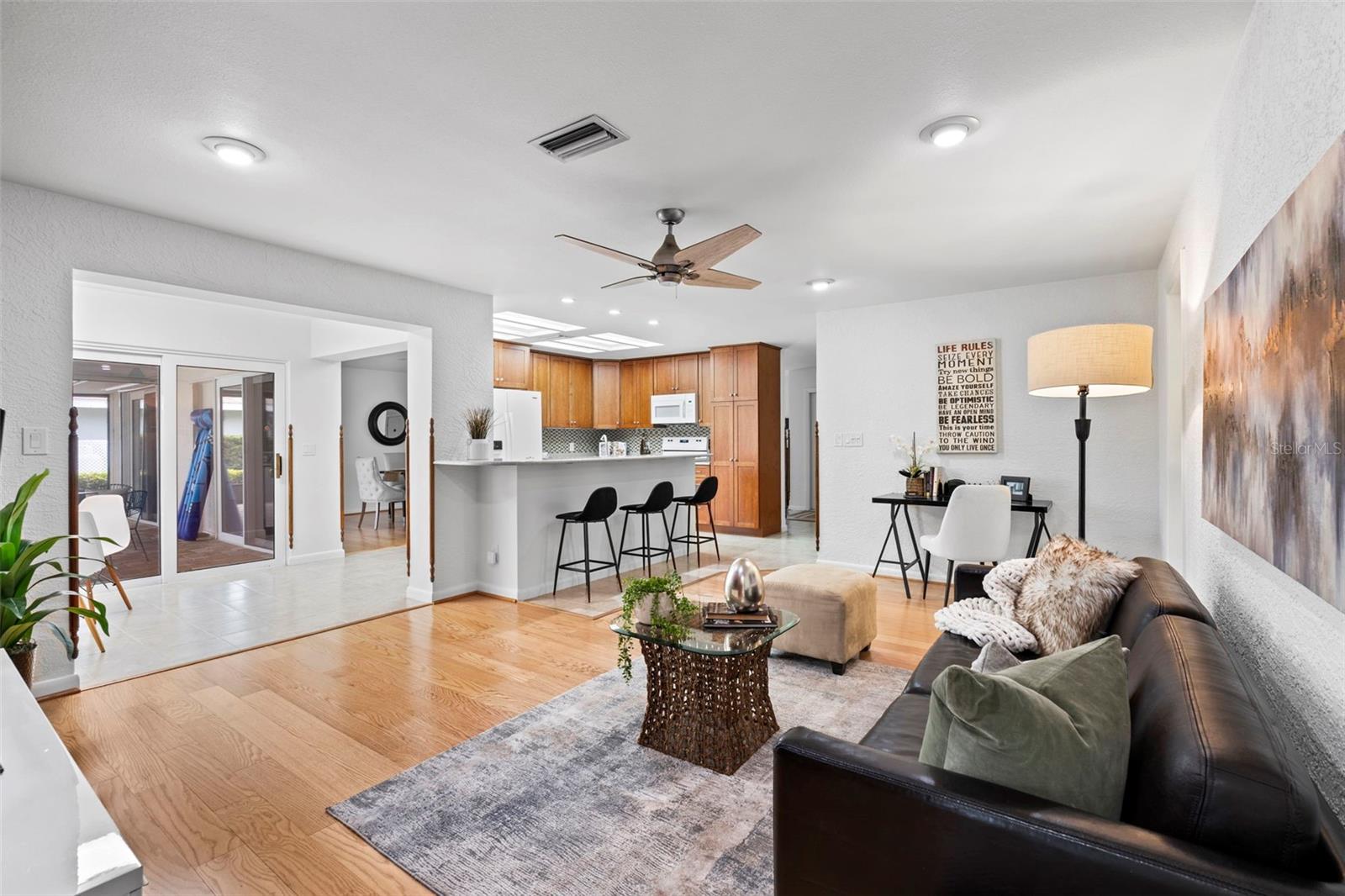 511 RIVIERA BAY DR NE, ST PETERSBURG, FL, 33702