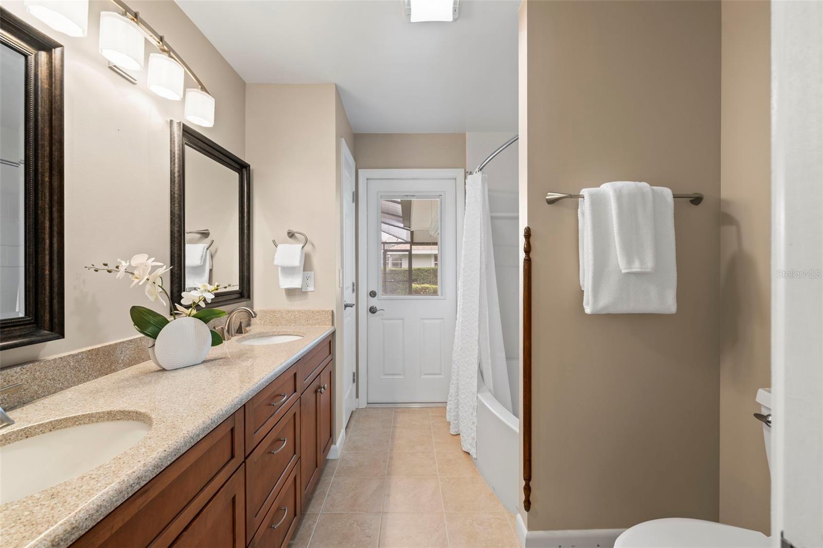 511 RIVIERA BAY DR NE, ST PETERSBURG, FL, 33702
