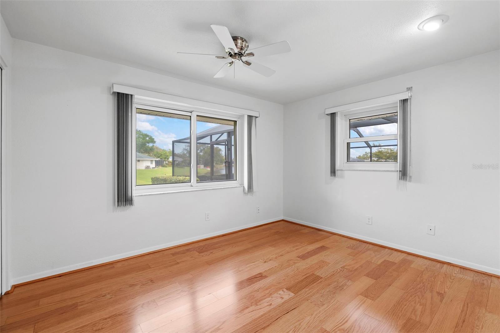 511 RIVIERA BAY DR NE, ST PETERSBURG, FL, 33702